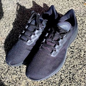 New never worn Nike Zoom Pegasus 37 running shoes size 11 bq9646 005